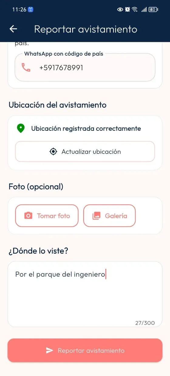 Formulario de avistamiento con ubicación registrada, foto opcional, descripción completada y botón Reportar avistamiento.