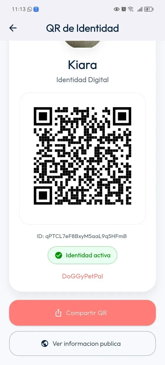 QR de Identidad asociado al peludito, estado Identidad activa y botones Compartir QR y Ver información pública.