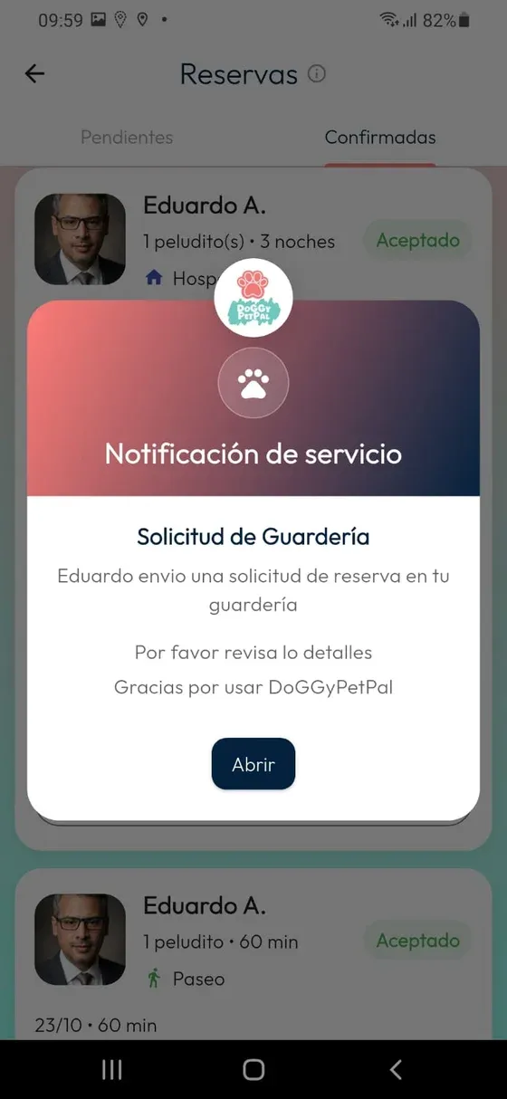 Aviso dentro de la app Solicitud de Guardería con botón Abrir.