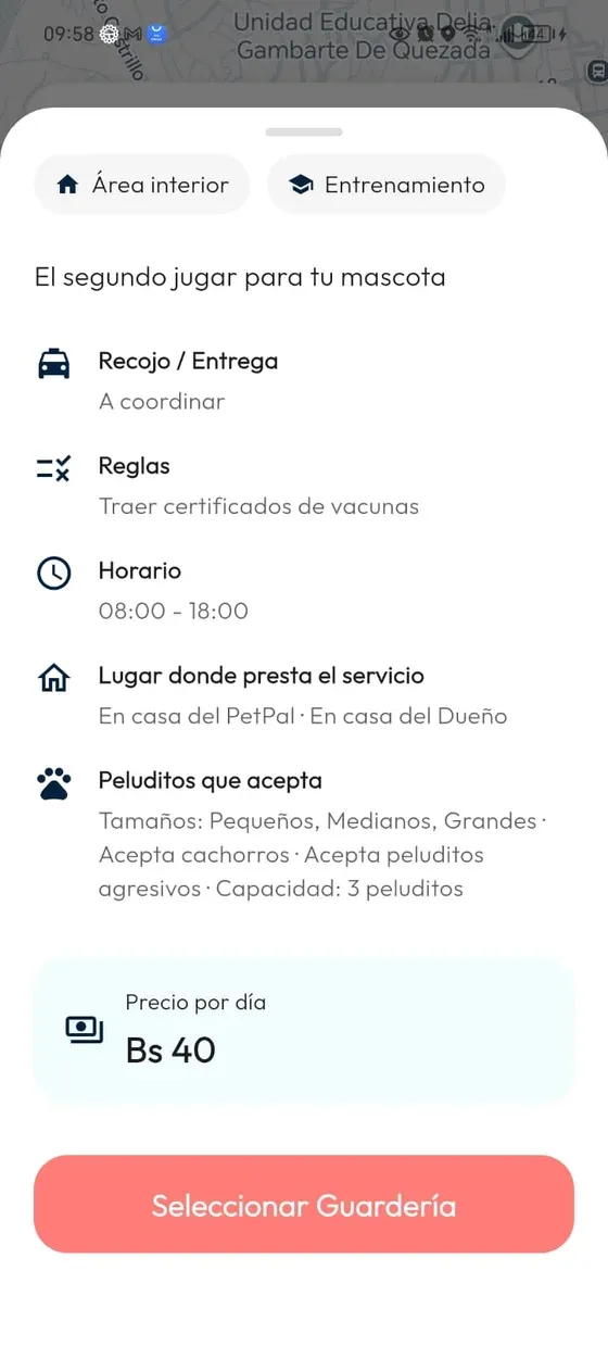 Ficha de guardería con reglas, horario, lugares del servicio, peluditos aceptados, precio por día y botón Seleccionar Guardería.
