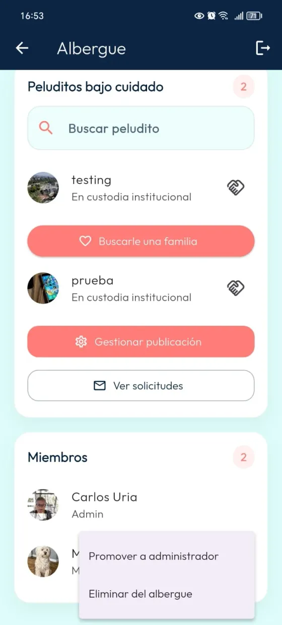 Menú de un miembro con la opción Promover a administrador.